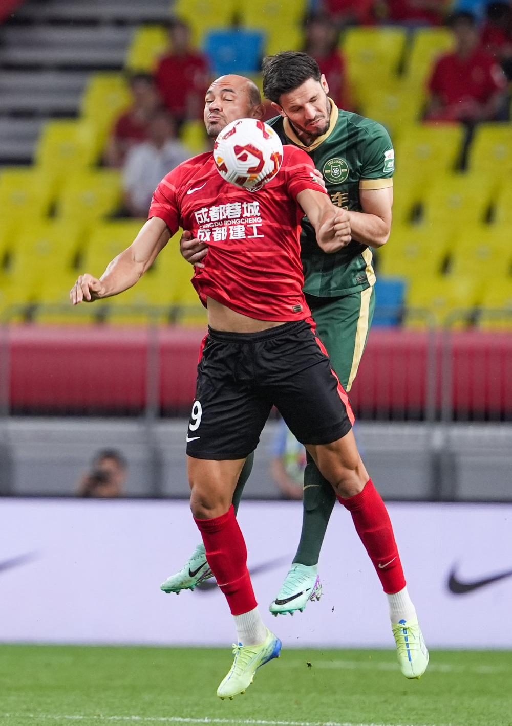 而另一边 而另一边